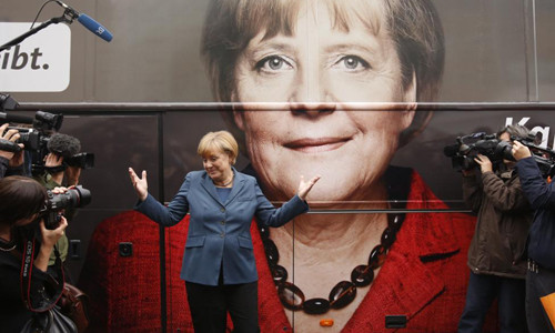 Nữ Thủ tướng Đức Angela Merkel được hãng thông tấn Pháp AFP bình chọn là nhân vật có ảnh hưởng nhất năm 2015. Nữ Thủ tướng Merkel được mệnh danh là “Nữ hoàng châu Âu” sau khi đưa ra nhiều giải pháp cho những cuộc khủng hoảng của châu Âu, giúp giữ Hy Lạp trong khối eurozone (khu vực các nước sử dụng đồng tiền chung châu Âu) và tránh nguy cơ vỡ nợ.