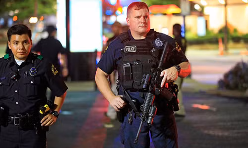 Nghi pham ban canh sat o Dallas tung la quan nhan