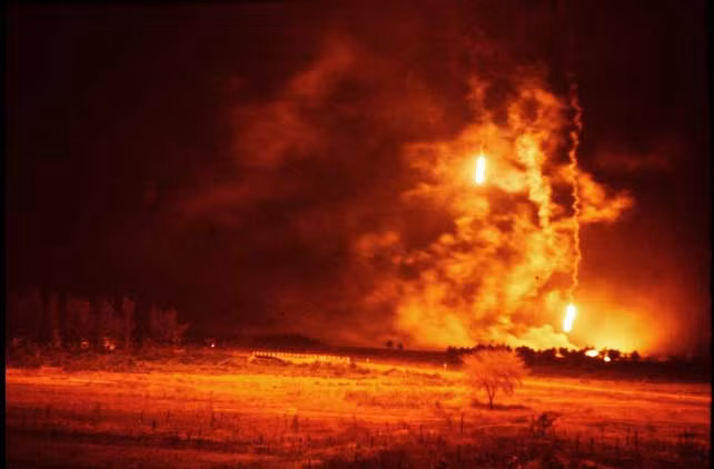 Pháo sáng rực bầu trời Ninh Hòa năm 1968.