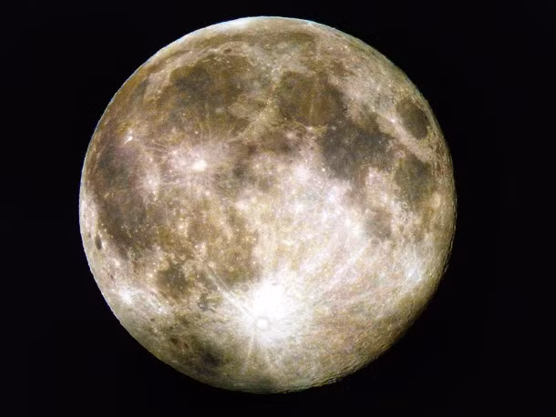 Hiện tượng siêu Mặt trăng hay còn gọi siêu trăng dùng để chỉ khi mặt trăng có quỹ đạo gần Trái đất nhất. Lần gần đây nhất con người chiêm ngưỡng hiện tượng siêu trăng là vào năm 2015. Theo đó, phải đến năm 2033 con người mới có cơ hội quan sát siêu trăng. Đây là một khám phá bất ngờ về trăng tròn.