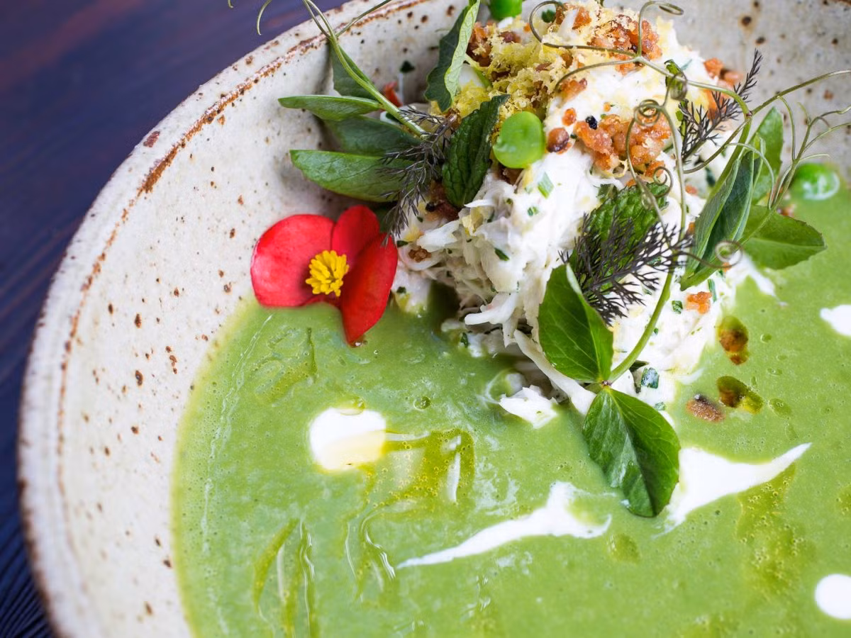 Thành phố Charleston ở Mỹ với rất nhiều nhà hàng phục vụ các món ăn có nguồn gốc địa phương. Đây được coi là thiên đường dành cho những tín đồ ẩm thực.