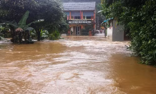 Tim thay thi the 1 nan nhan vu lu cuon o Yen Bai