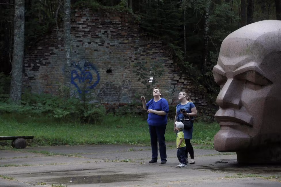 Căn cứ tên lửa này của Liên Xô hoạt động trong thời gian Chiến tranh Lạnh (từ năm 1962-1984). Có thời điểm, căn cứ này có ít nhất 8 tên lửa hạt nhân.