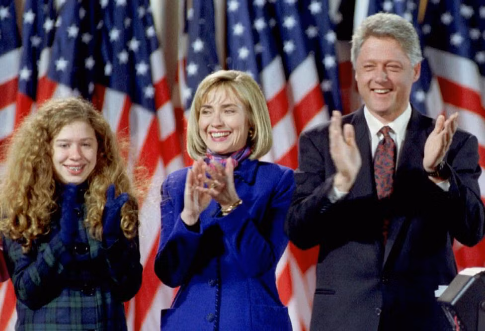 Tân Tổng thống Mỹ Bill Clinton cùng vợ con trong ngày trọng đại 3/11/1992.