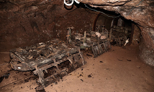 Vụ nổ kho đạn dược kinh hoàng này đã thổi tung mọi thứ xung quanh hiện trường vụ nổ.