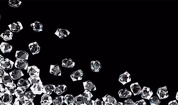 Các nhà khoa học phát hiện những trận mưa kim cương có thể xuất hiện trên Sao Thổ. Những cơn mưa này được hình thành từ các hạt carbon và tan chảy ở những khu vực sâu dưới tầng khí quyển. Theo đó, những cơn bão sấm sét trong bầu khí quyển của Sao Thổ sẽ tạo ra các hạt carbon. Hạt carbon khi rơi xuống sẽ bị vỡ thành nhiều mảnh do chịu sự ảnh hưởng của áp suất lớn tồn tại trên hai hành tinh và tạo thành các khối kim cương đặc. Đây là một điều thú vị về cuộc sống xảy ra quanh ta.