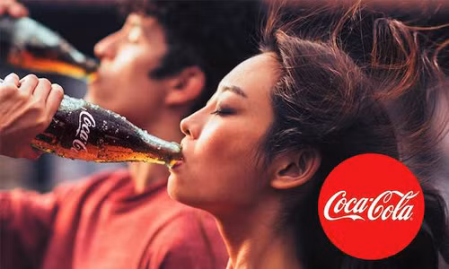 Nhung be boi dong troi cua “ong vua do uong” Coca Cola