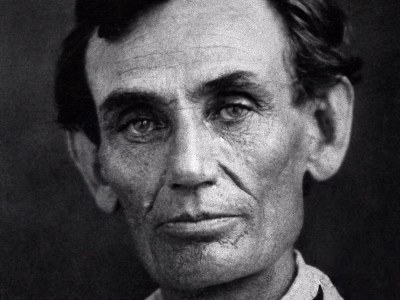 Tổng thống Mỹ Abraham Lincoln từng giữ cấp bậc đại úy khi tham gia cuộc chiến chống lại tù trưởng da đỏ Black Hawk - người dẫn theo hàng trăm quân, vượt sông Mississippi, tìm cách chiếm miền đất gần Rock Island năm 1831.