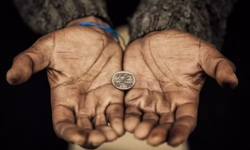 Khoảng 1/2 dân số trên thế giới sống trong cảnh nghèo đói. Cụ thể, khoảng 3 tỷ người đang sống dưới mức 2,5 USD/ngày. Tuy nhiên, trong số đó, khoảng 45% người sống với mức 1,25 USD/ngày.