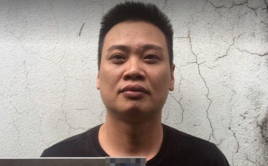  Giả danh cảnh sát hình sự để lừa tiền, lừa tình phụ nữ trẻ: Đỗ Bính (SN 1982 ở huyện Phúc Thọ, Hà Nội) lên mạng internet để copy hình ảnh giấy chứng minh Công an nhân dân mang tên Nguyễn Đình Chung, sinh ngày 19/12/1981. Tự nhận mình là Nguyễn Đình Chung, đang công tác tại Công an thành phố Hà Nội, đồng thời nói dối chưa có vợ con, Bính tìm mục tiêu là những người phụ nữ trẻ, có hoàn cảnh gia đình không hạnh phúc để lừa đảo hàng trăm triệu đồng. Ngày 23/11/2021, Công an huyện Phúc Thọ đã khởi tố, bắt tạm giam Bính. 