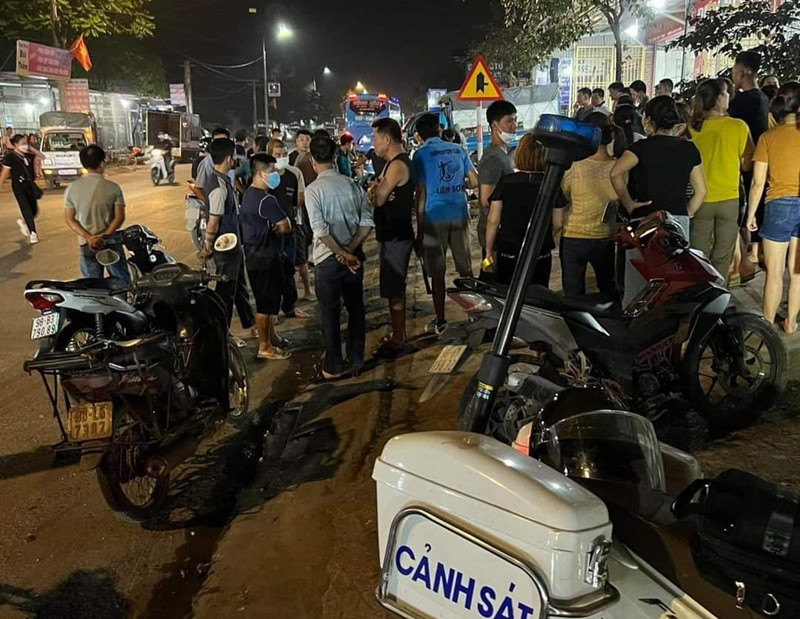 Hiện Công an huyện Tân Yên đang phối hợp với các phòng chức năng Công an tỉnh để điều tra giải quyết theo quy định. Trước đó, tối 18/4, Công an huyện Tân Yên (tỉnh Bắc Giang) đang điều tra vụ nổ súng xảy ra tại xã Liên Sơn. Bước đầu, cơ quan chức năng xác định giữa 2 người đàn ông xảy ra mâu thuẫn, sau đó, một trong 2 người đã dùng súng bắn đối thủ.