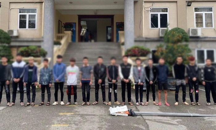 Ha Noi: Bat 16 doi tuong mang theo hung khi di danh nhau