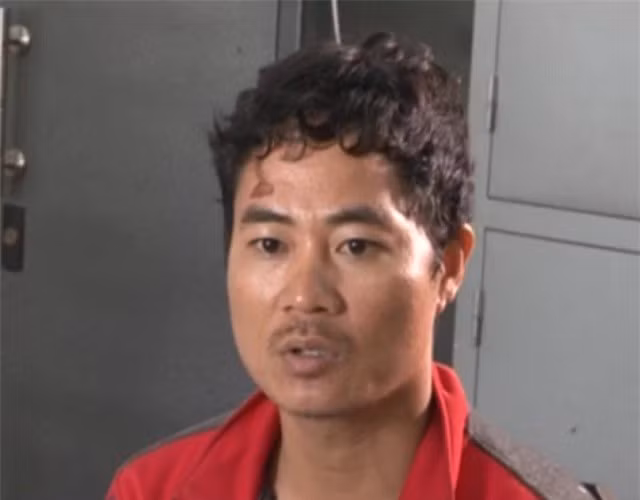 Tối muộn, Hùng trèo qua hàng rào lần sang nhà hàng xóm rồi lên tầng 3 tiếp tục cố thủ. Do sợ nguy hiểm tới người dân, lực lượng công an vừa tiếp tục thuyết phục, vừa tính toán phương án bắt giữ Hùng sao cho an toàn nhất. Đến 3h sáng ngày 20/11, biết Hùng đã mệt, bắt đầu mất cảnh giác, lực lượng công an nhanh chóng ập vào tước dao và khống chế thành công đối tượng. Tại cơ quan công an, gã đàn ông ấy đã thừa nhận hành vi đồi bại của mình vào trưa 19/11. 