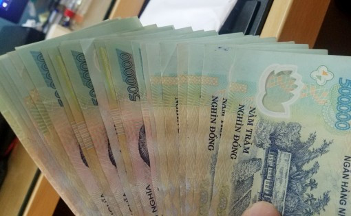 Cũng bằng thủ đoạn tương tự, nhóm tội phạm nhí do nữ sinh Đ.T.M. và N.B.H. cầm đầu gây ra nhiều vụ chiếm đoạt tài sản khác của nhiều bị hại với số tiền hàng chục triệu đồng. Hầu hết bị hại trong vụ án này khi mắc bẫy đều làm theo yêu cầu của các bị can, chấp nhận mất tiền để được bình yên. (Ảnh minh họa, nguồn Internet)