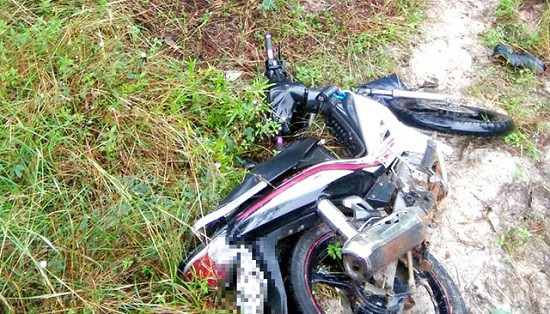 Các điều tra viên đã loại bỏ giả thuyết "giết người, cướp tài sản" bởi lẽ chiếc xe máy bị bỏ lại hiện trường. Nhiều tổ công tác được cử đi khắp xã Mù San để rà soát. Tại bản Lùng Than, các trinh sát được một người phụ nữ cung cấp thông tin chồng chị này đi khỏi nhà từ tối 19/1, đến nay chưa về, điện thoại không liên lạc được. Người đàn ông được cho là mất tích có tên Tẩn Vần Khai (SN 1984, trú tại Mù San, Phong Thổ, Lai Châu).(Ảnh minh hoạ, nguồn Internet) 