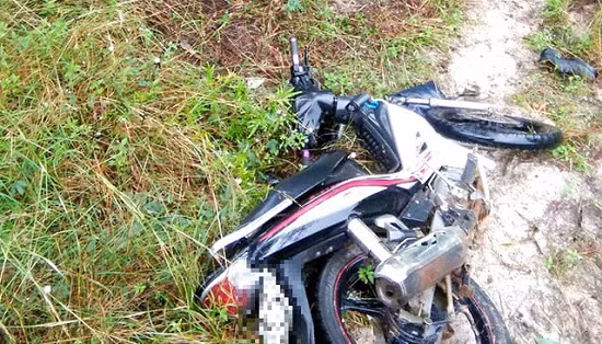 Các điều tra viên đã loại bỏ giả thuyết "giết người, cướp tài sản" bởi lẽ chiếc xe máy bị bỏ lại hiện trường. Nhiều tổ công tác được cử đi khắp xã Mù San để rà soát. Tại bản Lùng Than, các trinh sát được một người phụ nữ cung cấp thông tin chồng chị này đi khỏi nhà từ tối 19/1, đến nay chưa về, điện thoại không liên lạc được. Người đàn ông được cho là mất tích có tên Tẩn Vần Khai (SN 1984, trú tại Mù San, Phong Thổ, Lai Châu).(Ảnh minh hoạ, nguồn Internet) 