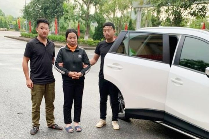 Sau thời gian thu thập tin tức, cuối cùng Công an tỉnh Lai Châu cũng bắt giữ được người phụ nữ này khi chị ta đang chuẩn bị bỏ trốn. Tại cơ quan công an, lời khai của hai đối tượng Mẩy, Tông cho thấy, cách đây 1 năm Mẩy bị anh Khai đánh nên rủ Tông bỏ về Hà Nội làm và chung sống với nhau. Khi biết anh Khai lấy vợ mới, Mẩy ghen tức, yêu cầu Tông cùng mình sát hại anh Khai. Khi thấy Tông ngần ngừ, Mẩy dọa nếu không làm theo, chị ta sẽ nói với Khai về việc hai người chung sống, từ đó Khai sẽ giết Tông. 