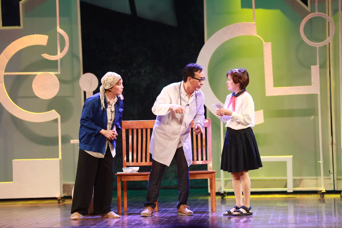 Ngoc Huyen hoi ngo cung chong cu Chi Trung trong 