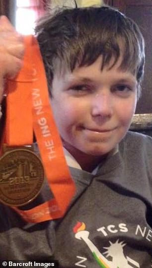 John quyết tâm nâng cao nhận thức cho những đứa trẻ khác trên khắp thế giới đang sống với căn bệnh EB. John nói: “Tôi thường gặp gỡ những người mắc chứng EB và chúng tôi tổ chức rất nhiều sự kiện để gây quỹ cho nghiên cứu. Tôi nghĩ mình phải nói lên sự thật về những gì mà trẻ em mắc EB đang phải chịu đựng”.