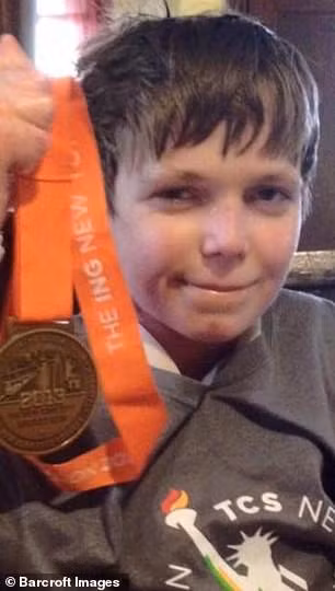 John quyết tâm nâng cao nhận thức cho những đứa trẻ khác trên khắp thế giới đang sống với căn bệnh EB. John nói: “Tôi thường gặp gỡ những người mắc chứng EB và chúng tôi tổ chức rất nhiều sự kiện để gây quỹ cho nghiên cứu. Tôi nghĩ mình phải nói lên sự thật về những gì mà trẻ em mắc EB đang phải chịu đựng”.