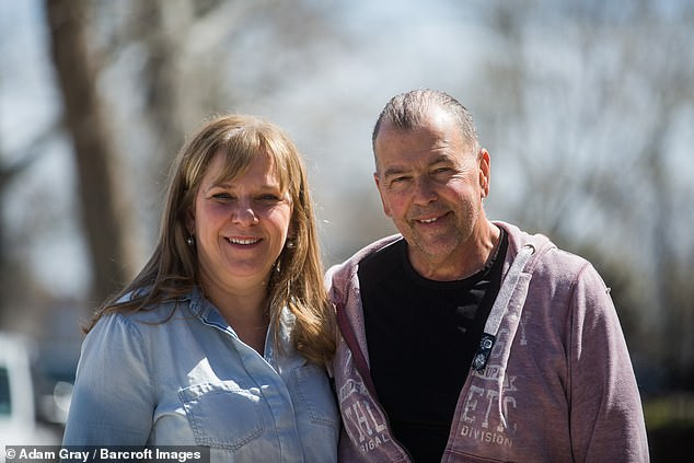 “Bất chấp những khó khăn khủng khiếp mà John đang phải đối mặt với từng ngày trong đời, con vẫn luôn là ánh sáng rực rỡ của gia đình”, mẹ Fohn, bà Faye nói. “John có tính cách rất cởi mở, thân thiện và rất vui tính”.