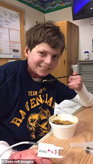 “Tôi thường nhận được phản ứng tích cực từ mọi người. Mặc dù tôi mắc tình trạng này, tôi hy vọng rằng một ngày nào đó tôi có thể lớn lên bình thường giống như bố mẹ tôi. Tôi muốn làm điều gì đó mà tôi có thể để giúp đỡ người khác”.