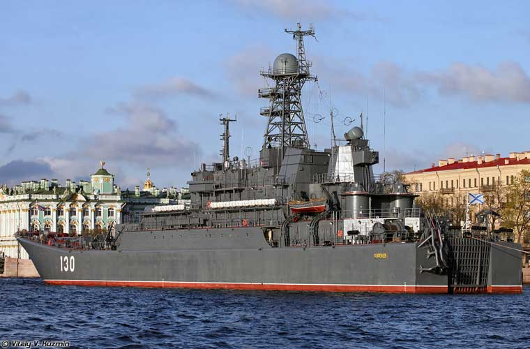 Tàu đổ bộ lớp Ropucha được trang bị hai máy diesel và hai chân vịt cho tốc độ bơi tối đa 18 hải lý/h, tầm hoạt động đạt 6.100 dặm với tốc độ kinh tế 15 hải lý/h.