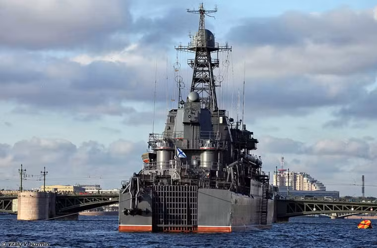 Nhờ có lượng giãn nước lớn hơn, nên so với thế hệ đầu, tàu đổ bộ Korolev chở được tới 13 xe tăng chiến đấu chủ lực cùng khoảng 200 lính thủy đánh bộ hoặc 12 xe thiết giáp BTR cùng 340 lính hoặc ba xe tăng, ba pháo tự hành 2S9 Nona-S, năm xe thiết giáp MT-LB, bốn xe tải và 313 lính.