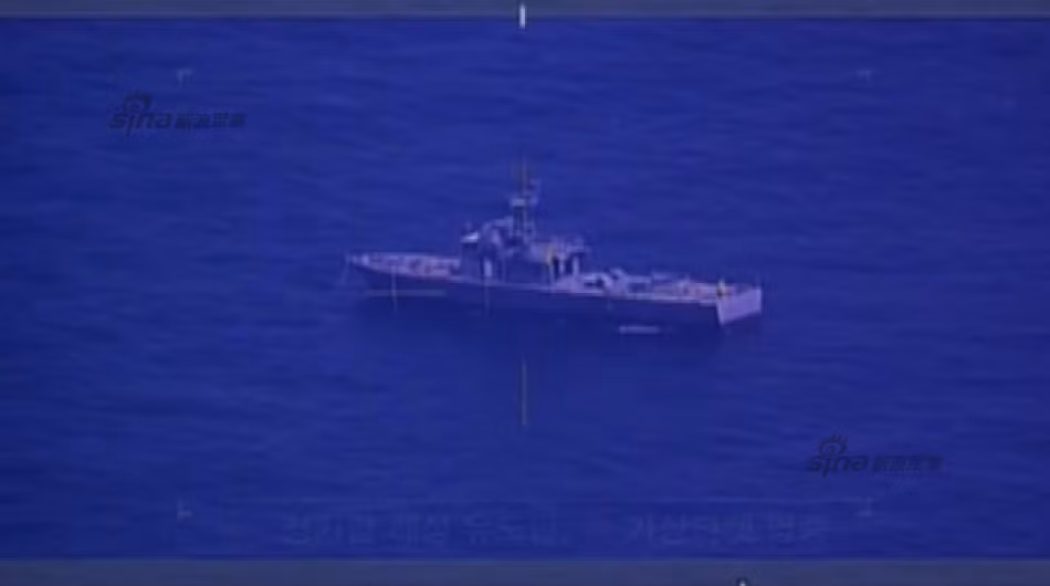 Mục tiêu bắn tập là tàu chiến cỡ lớn, kiểu dáng của nó là loại tàu chở trực thăng cỡ khoảng 3.000-4.000 tấn.