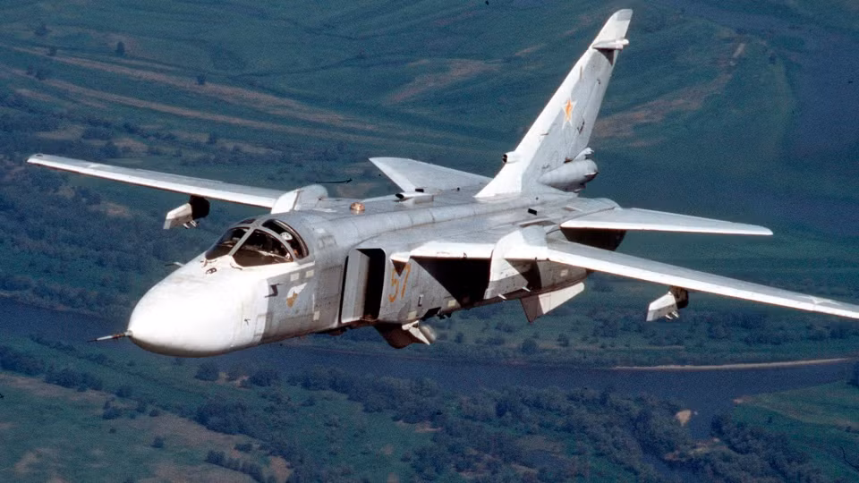 Rõ ràng, những “chiến tích bí mật” của máy bay ném bom Su-24 trong quá khứ và cả hiện tại đã khiến người Mỹ hết sức lo ngại mỗi khi Su-24 xuất hiện gần tàu chiến của họ.