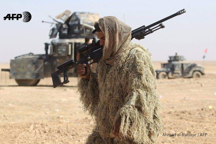 T-5000 sử dụng thiết kế thoi nạp đạn trượt lên bằng tay cũng như thoi nạp đạn xoay với 2 móc khóa viên đạn cố định