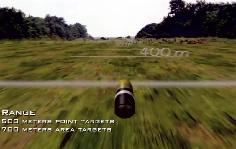 Bằng thao tác ấn mớm cò súng, xạ thủ có thể cộng trừ khoảng cách mà máy đo xác định được. Khi viên đạn được bắn đi, máy tính mini gắn bên trong nó tự động đếm số vòng xoay của viên đạn để xác định quãng đường đã bay.