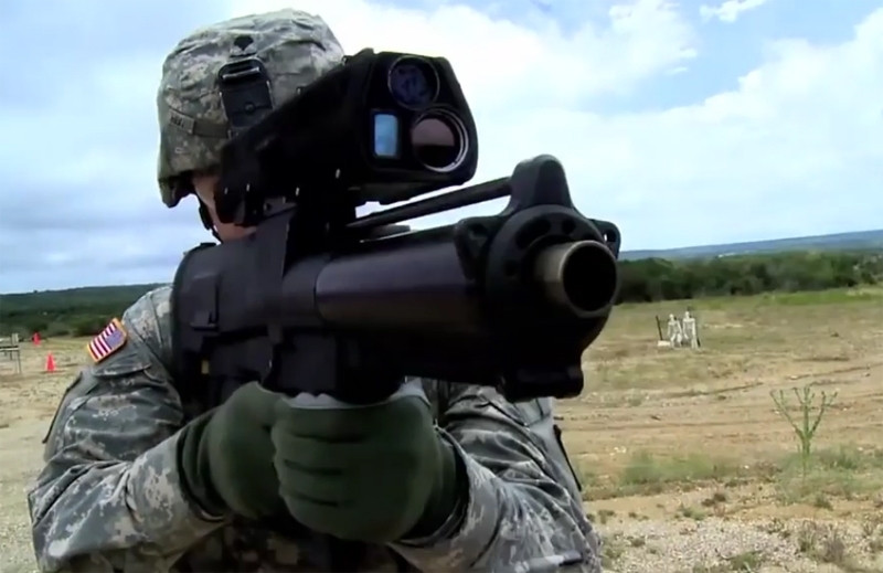 Theo nhà sản xuất Công ty ATK của Mỹ và hãng Heckler&amp;Koch của Đức, XM25 loại súng được thiết kế để dùng đạn thông minh dẫn đường bằng laser.