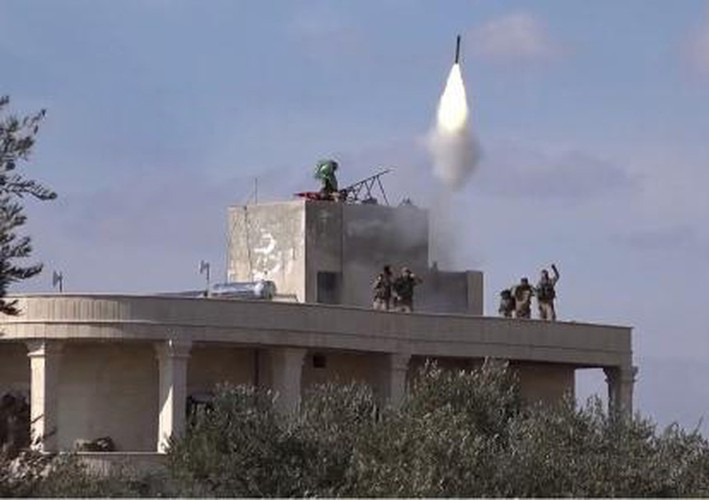 Mới đây nhất, lính Thổ Nhĩ Kỳ (ảnh) được cho là đã sử dụng tên lửa phòng không vác vai Stinger để tấn công máy bay Nga. Tuy nhiên chiếc Su-24 Nga đã khéo léo né được.