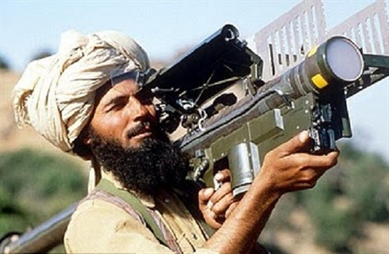 Thực tế chiến trường cho thấy, phiến quân Syria có nhiều nguồn để tiếp cận các loại vũ khí từ Mỹ như tên lửa Stinger hay tên lửa chống tăng TOW, tuy nhiên giới quan sát cho rằng Washington vẫn là nguồn cung cấp chính.