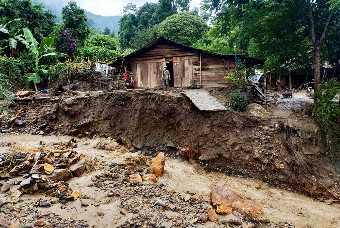 Mưa lũ đã khiến 32 người chết và mất tích, 17 người bị thương. Ảnh: Vnexpress