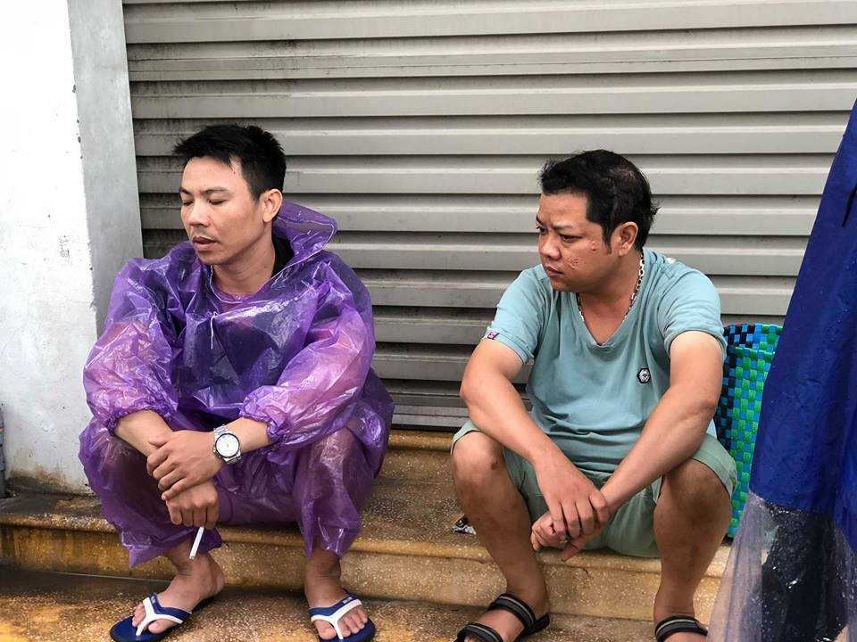 Nỗi buồn hằn lên trên khuôn mặt của họ.