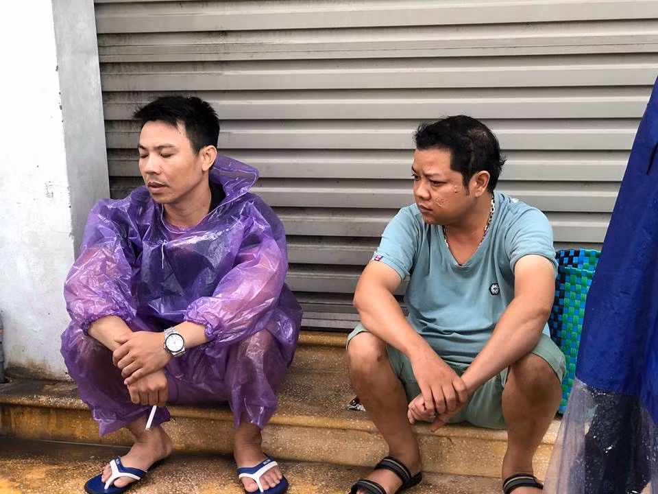 Nỗi buồn hằn lên trên khuôn mặt của họ.