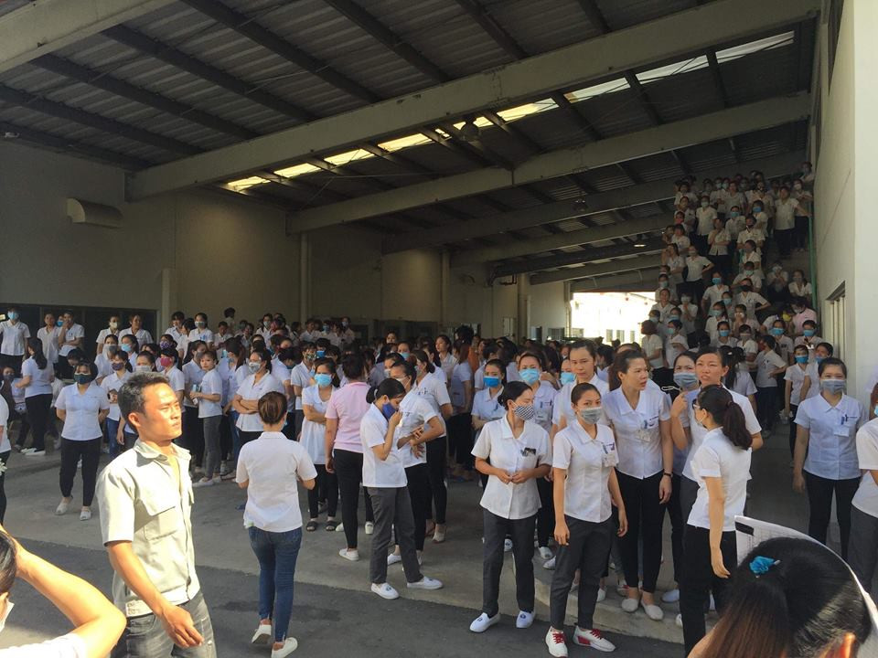 Tình trạng 70 công nhân có biểu hiện choáng ngất khiến hàng trăm công nhân lo lắng.