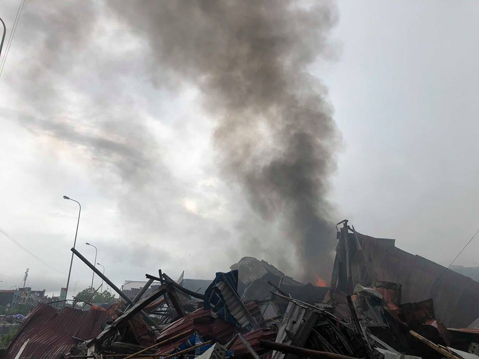 Ngay khi xảy ra vụ cháy chợ gạo ở Hưng Yên, Bí thư Tỉnh ủy Đỗ Tiến Sỹ và Chủ tịch UBND tỉnh Hưng Yên Nguyễn Văn Phóng đã trực tiếp có mặt tại hiện trường để chỉ đạo công tác chữa cháy. Lực lượng PCCC đã điều nhiều xe chữa cháy, xe thang đến hiện trường có sự hỗ trợ của lực lượng PCCC tỉnh Hà Nam để khẩn trương cứu cháy.