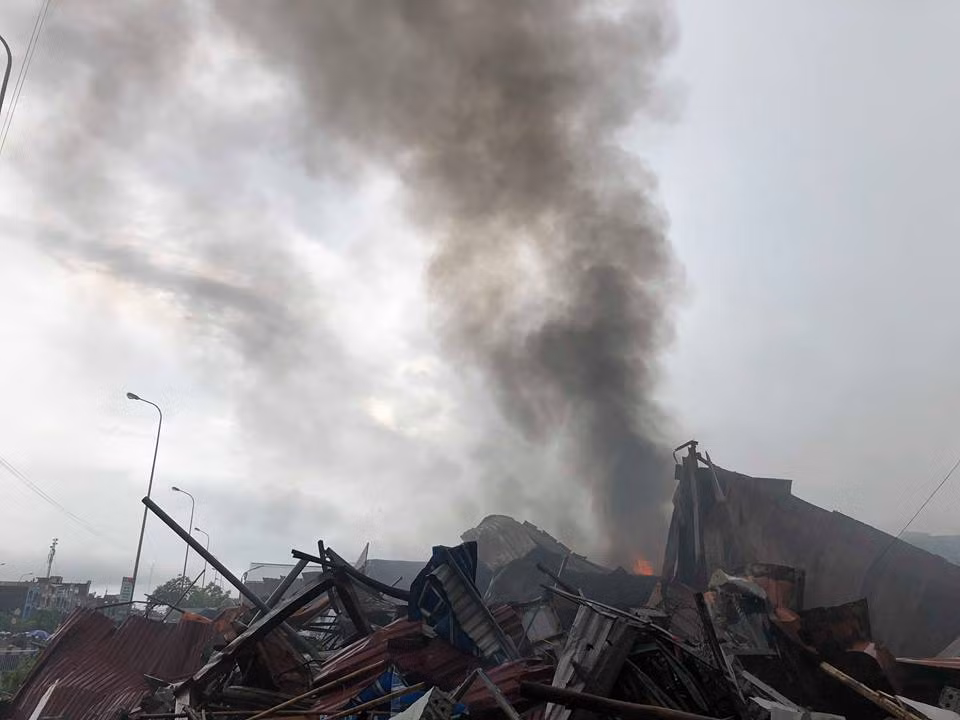 Ngay khi xảy ra vụ cháy chợ gạo ở Hưng Yên, Bí thư Tỉnh ủy Đỗ Tiến Sỹ và Chủ tịch UBND tỉnh Hưng Yên Nguyễn Văn Phóng đã trực tiếp có mặt tại hiện trường để chỉ đạo công tác chữa cháy. Lực lượng PCCC đã điều nhiều xe chữa cháy, xe thang đến hiện trường có sự hỗ trợ của lực lượng PCCC tỉnh Hà Nam để khẩn trương cứu cháy.