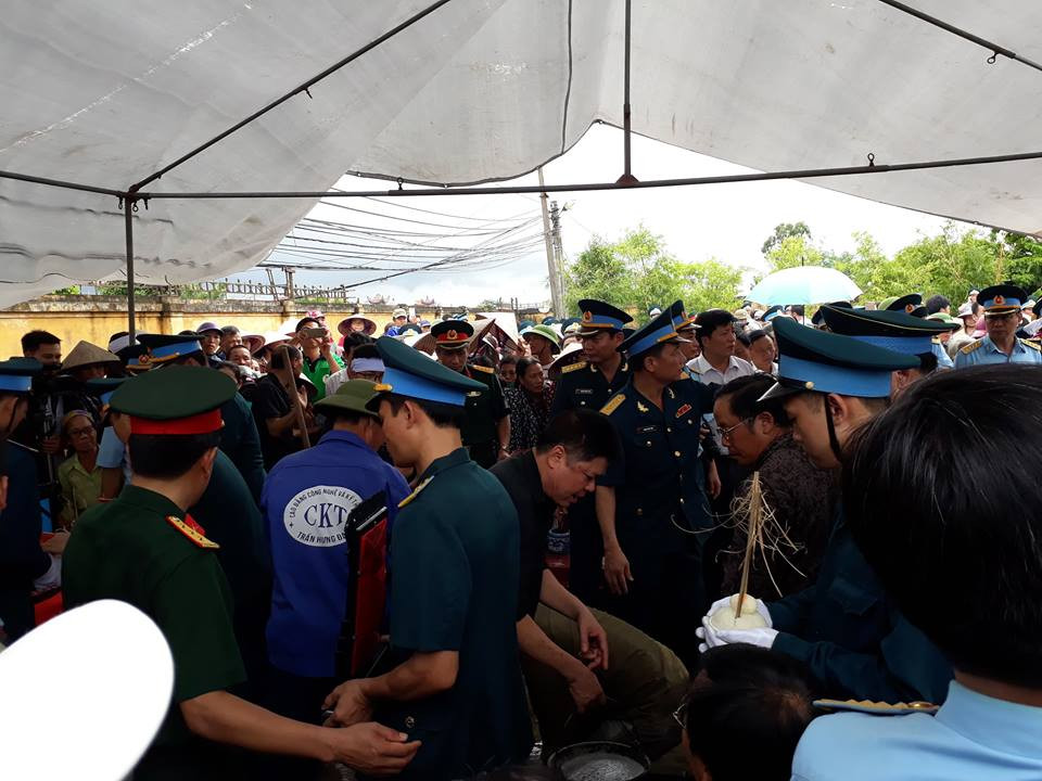 Đúng 15h ngày 29/7, đại tá Phạm Giang Nam đã nằm tại nơi an nghỉ cuối cùng trong lòng đất mẹ Thái Thụy, Thái Bình.