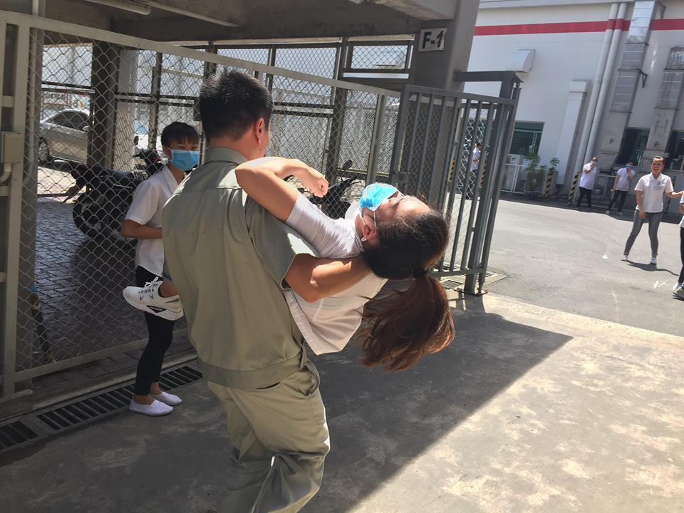 Hang chuc cong nhan Yazaki choang ngat vi...nang nong nen hoang loan-Hinh-2