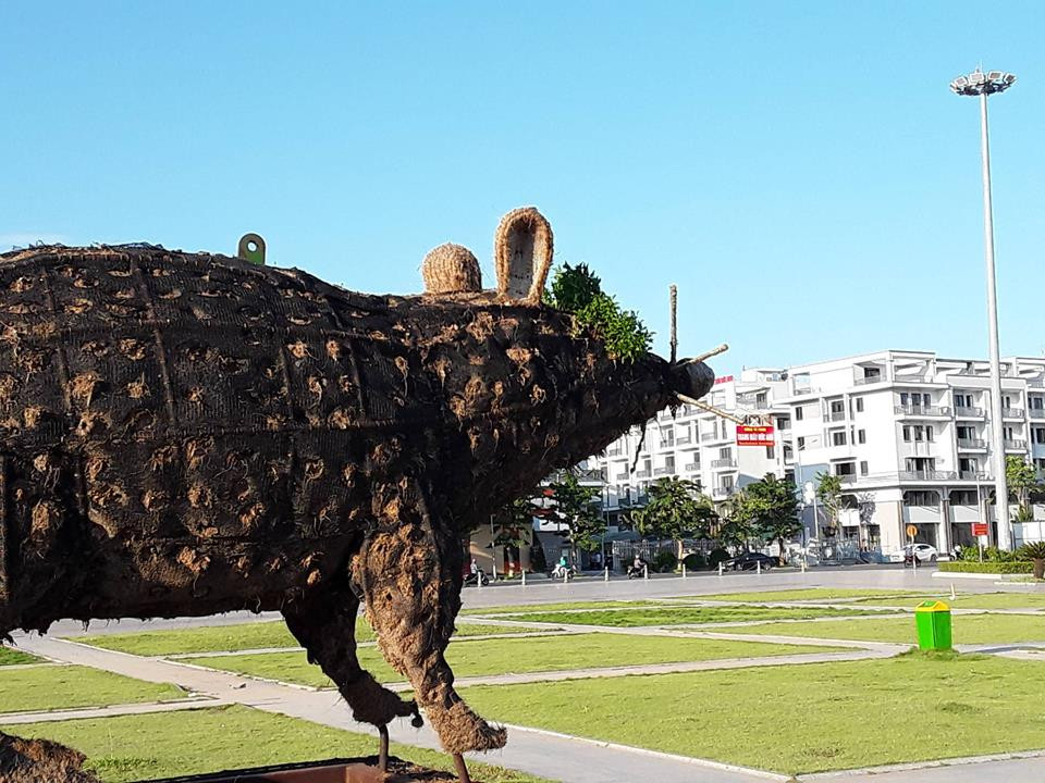 Tượng chuột cũng vô cùng sống động khi "mắt mọc lông".