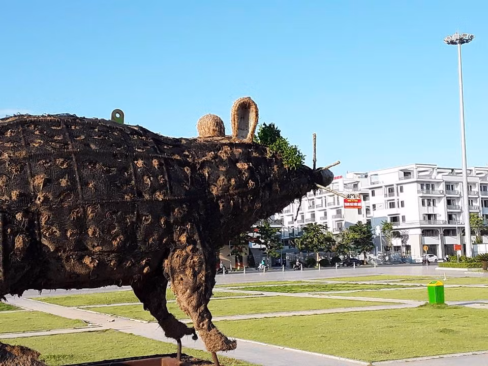 Tượng chuột cũng vô cùng sống động khi "mắt mọc lông".