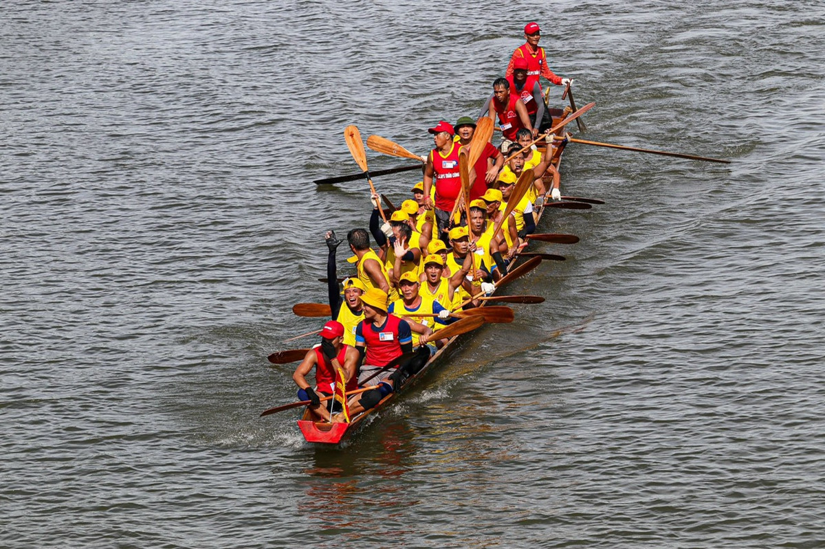 Ngay từ giữa tháng 7/2023 UBND huyện Lệ Thủy đã ban hành kế hoạch tổ chức lễ hội đua, bơi thuyền truyền thống trên sông Kiến Giang và các hoạt động chào mừng Cách mạng tháng Tám, Quốc khánh 2/9. Theo bà con nơi đây cho biết, có thể Tết Nguyên đán con cháu ở xa không về, nhưng Tết Độc lập với lễ hội đua thuyền truyền thống thì dù ở xa, bận việc, nhưng ai ai cùng sắp xếp để về chung vui. Điều đó cho thấy ý nghĩa và sức lan tỏa của lễ hội đua thuyền nơi đây.