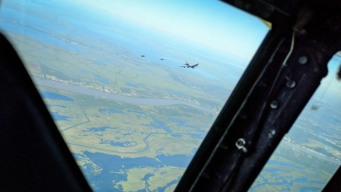 Hiện tại Không quân Mỹ đang sử dụng 58 máy bay ném bom B-52, 18 chiếc khác dự bị và 12 chiếc khác được cất trong kho dự trữ. Nguồn ảnh: BI.