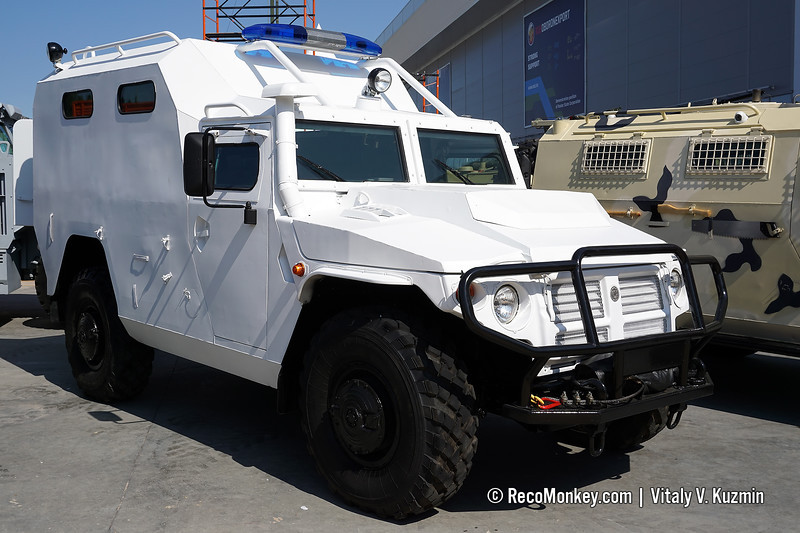 Cũng chính nhờ cách thiết kế thông minh này mà kích thước của Tigr không quá lớn, nó hoàn toàn đủ khả năng "bon chen" trong những khu đô thị chật chội vào giờ tan tầm hoặc có thể tiếp cận được những vùng cách biệt với văn minh nhân loại một cách dễ dàng. Nguồn ảnh: BMDP.