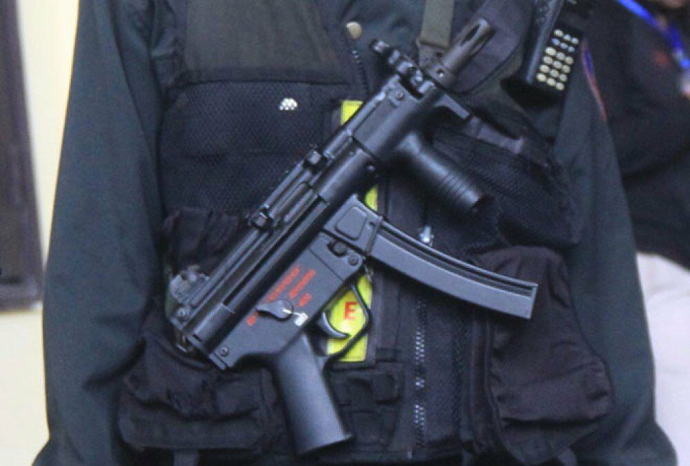 So với súng trường tấn công AK-47, tiểu liên MP-5 có sức sát thương thấp hơn, rất phù hợp với lực lượng cảnh sát cơ động - lực lượng vốn dĩ có nhiệm vụ trấn áp tội phạm - thay vì tiêu diệt đối tượng ngay lập tức khi giao tranh như quân đội. Nguồn ảnh: TL.