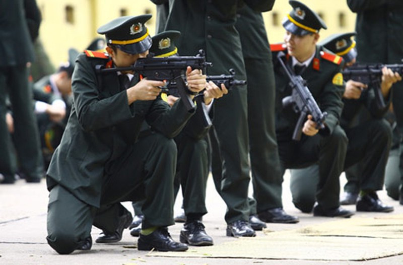 Tốc độ bắn nhanh này là nhanh hơn cả tốc độ bắn lý thuyết của súng trường tấn công AK-47, cho phép xạ thủ thực hiện những pha "càn quét" vào từng góc phòng, góc nhà khi cần thiết. Nguồn ảnh: TL.